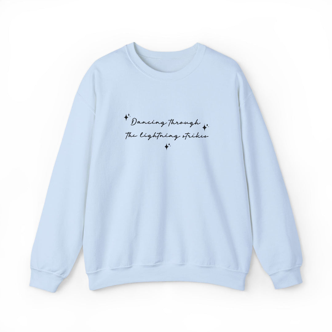 Sweat brodé Dancing through the lightning strikes – Pull minimaliste, citation inspirée, idée cadeau musique et vibes feel - good - MoodElle