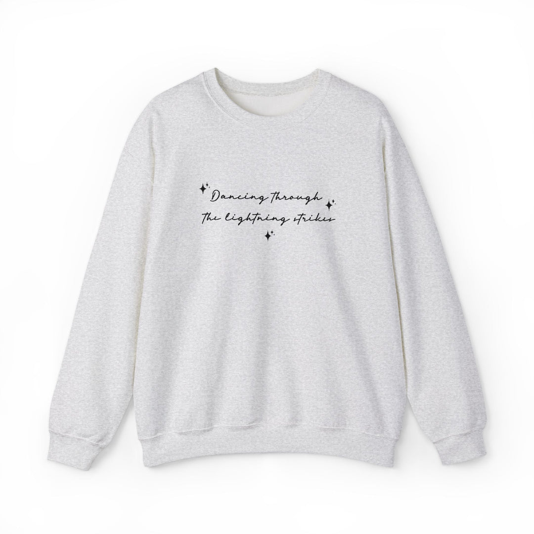 Sweat brodé Dancing through the lightning strikes – Pull minimaliste, citation inspirée, idée cadeau musique et vibes feel - good - MoodElle