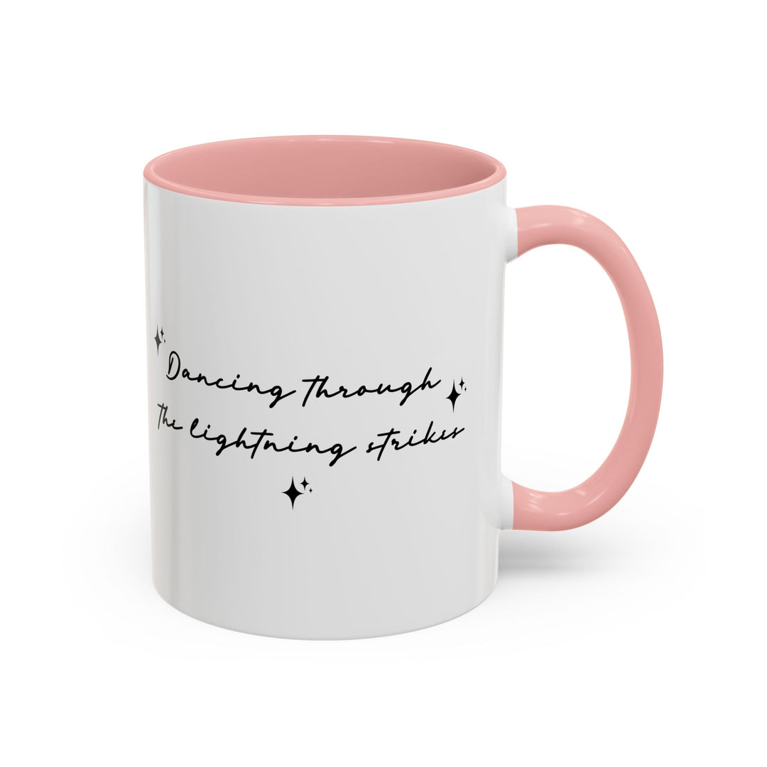 Mug Dancing through the lightning strikes – Tasse citation poétique, design minimaliste noir et blanc, idée cadeau inspirante - MoodElle