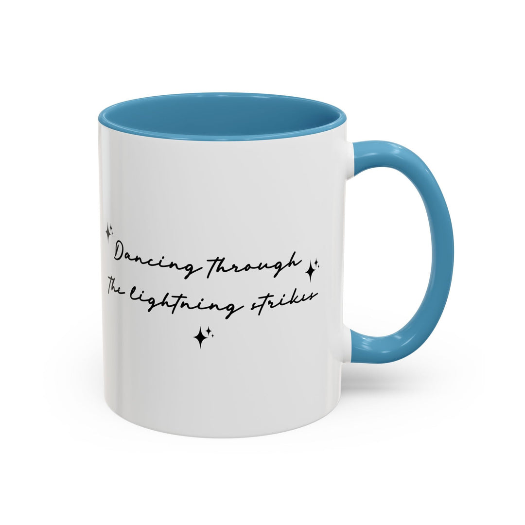 Mug Dancing through the lightning strikes – Tasse citation poétique, design minimaliste noir et blanc, idée cadeau inspirante - MoodElle