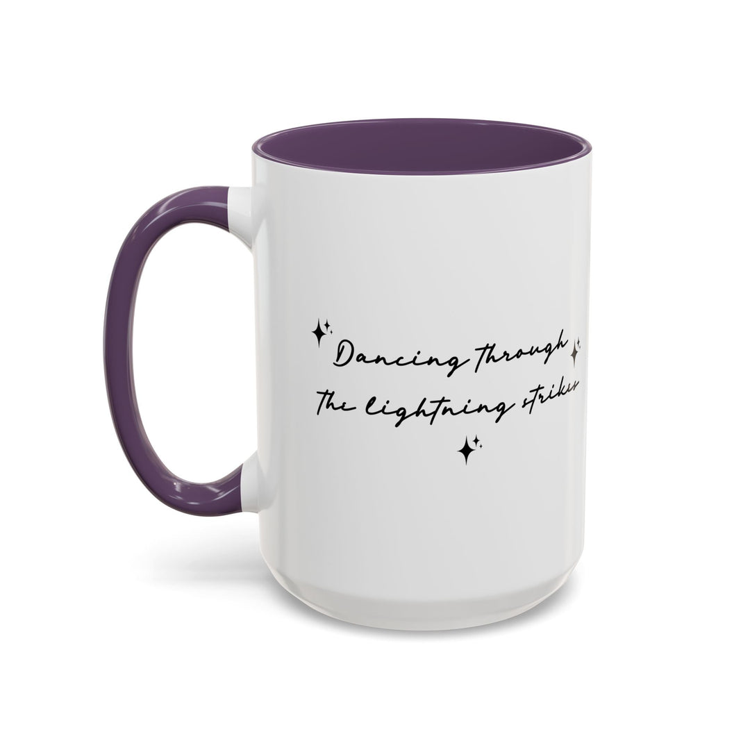 Mug Dancing through the lightning strikes – Tasse citation poétique, design minimaliste noir et blanc, idée cadeau inspirante - MoodElle