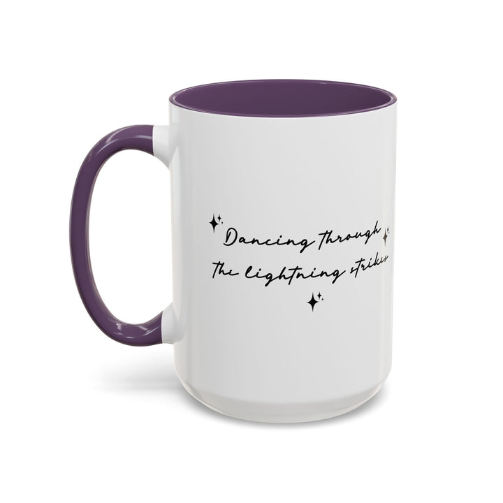 Mug Dancing through the lightning strikes – Tasse citation poétique, design minimaliste noir et blanc, idée cadeau inspirante - MoodElle