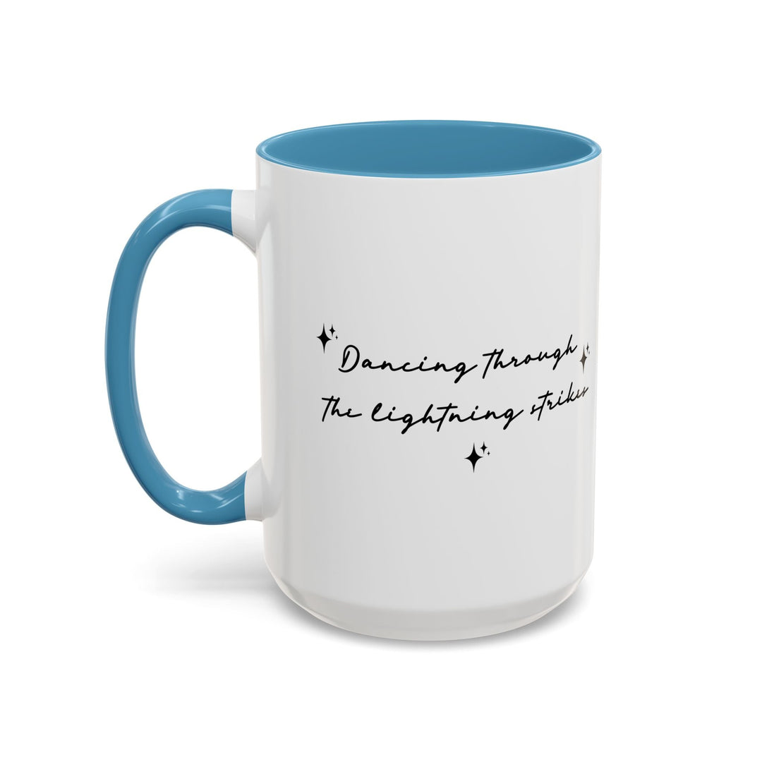 Mug Dancing through the lightning strikes – Tasse citation poétique, design minimaliste noir et blanc, idée cadeau inspirante - MoodElle