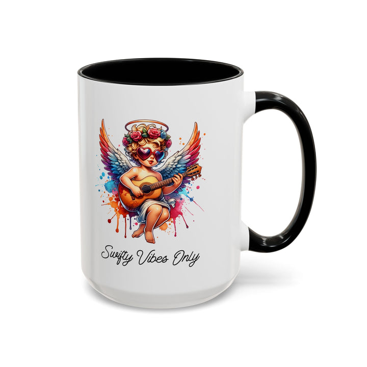 Mug Swifty Vibes Only – Tasse ange pop colorée, illustration guitare et lunettes cœur, idée cadeau originale et feel - good - MoodElle
