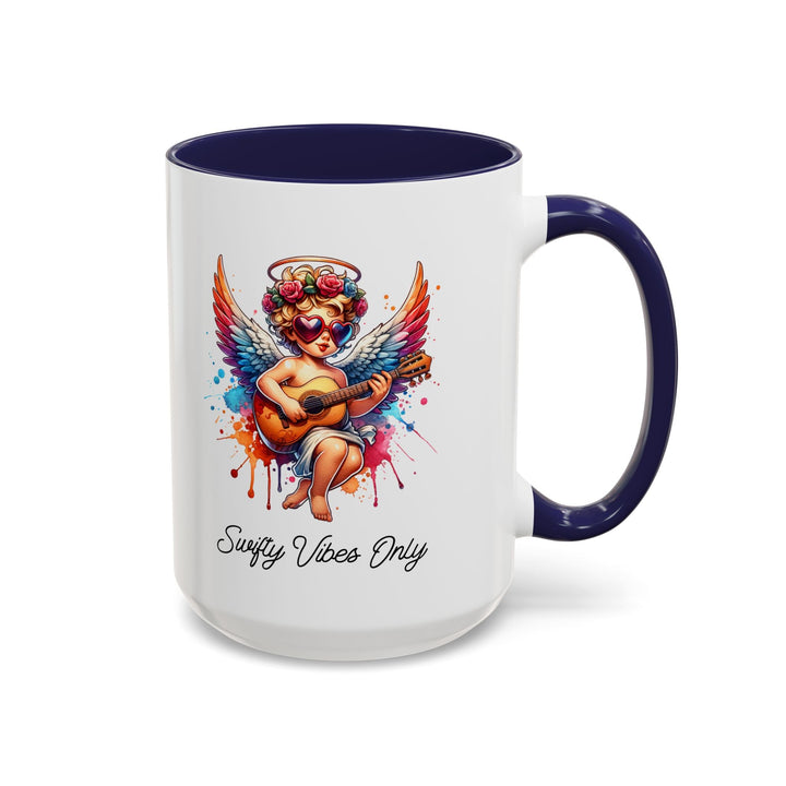 Mug Swifty Vibes Only – Tasse ange pop colorée, illustration guitare et lunettes cœur, idée cadeau originale et feel - good - MoodElle