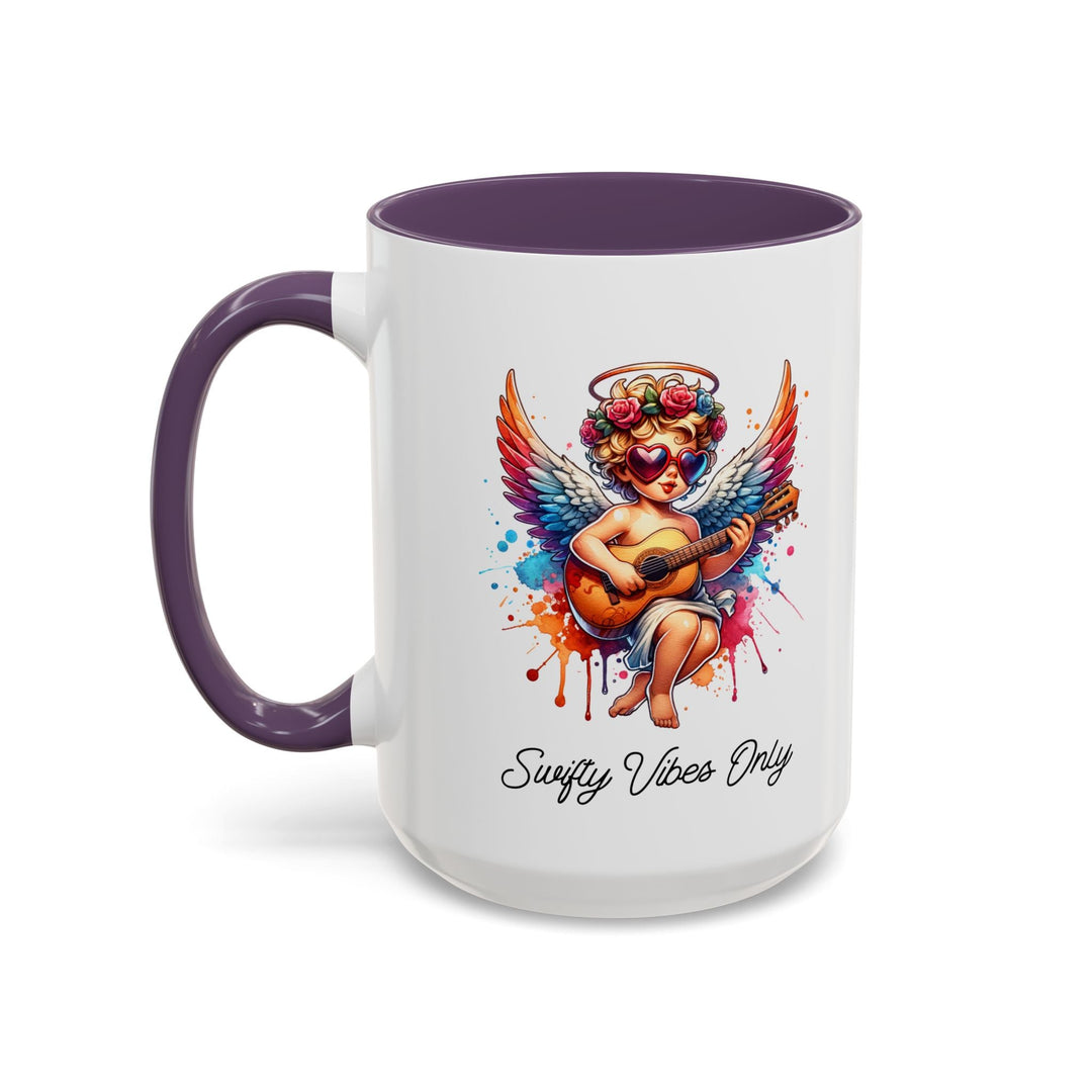 Mug Swifty Vibes Only – Tasse ange pop colorée, illustration guitare et lunettes cœur, idée cadeau originale et feel - good - MoodElle